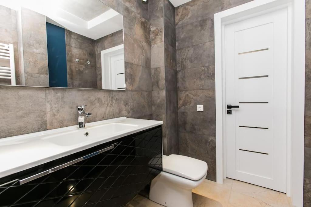 Lev Tolstoi Studio Apartamento Chisináu Exterior foto